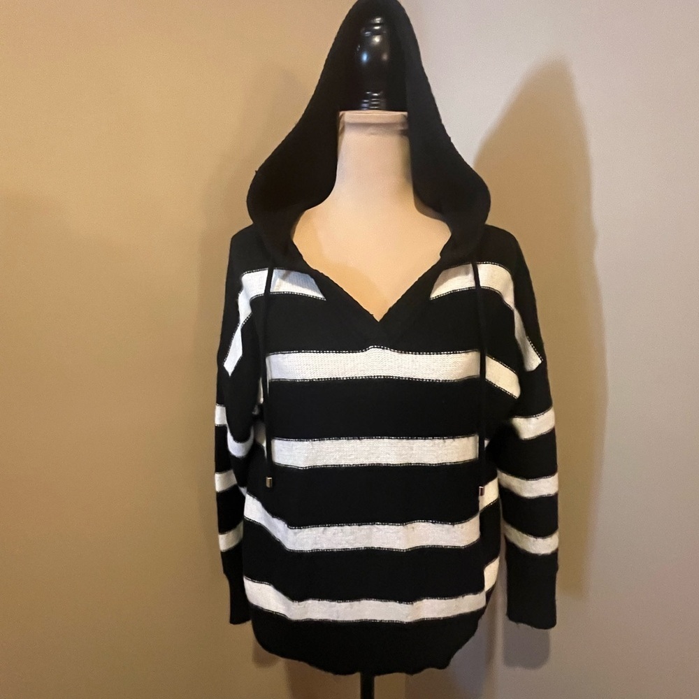 Joie Black & White Striped V-Neck Oversized Cropped Sweater, Small